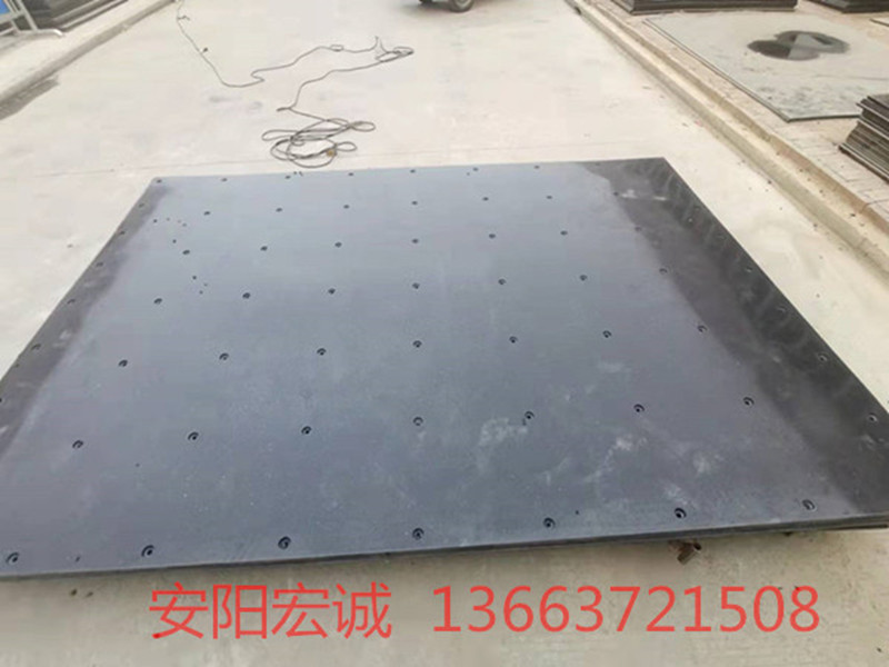 安陽宏誠：安裝自卸車車底滑板-高分子聚乙烯板