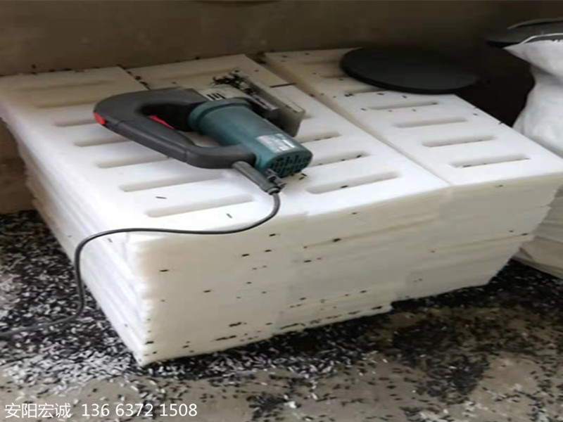 安陽宏誠：擠壓成型的超高分子量聚乙烯襯板